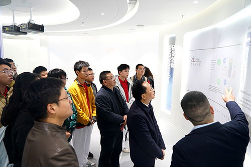 課堂搬進(jìn)企業(yè) 重理工師生身臨“企”境，探索新材料技術(shù)研發(fā)新篇章